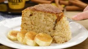 Bolo de Banana Caramelada com Canela e Castanhas Uma Doçura Úmida que Encanta