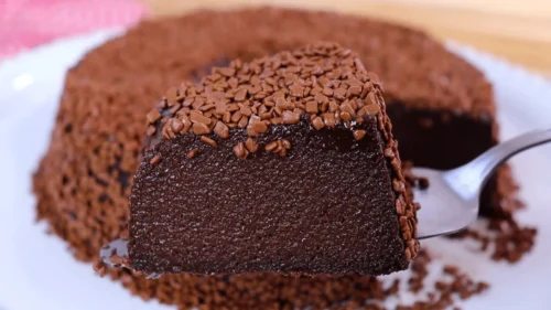 Brigadeirão Cremoso com Toque de Café e Amêndoas Uma Sobremesa Irresistível