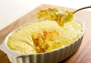 Frango Cremoso Suculento com Cogumelos e Manjericão Uma Textura Rica que Encanta