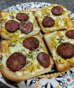 Mini Pizza de Pão de Forma na Frigideira Um Lanche Rápido e Saboroso