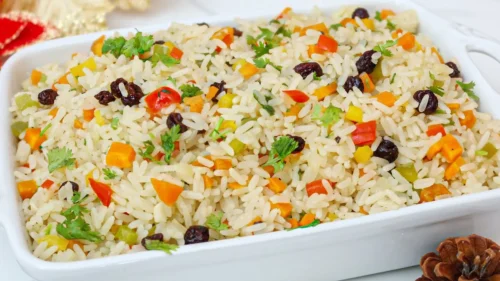 Arroz à Grega Vibrante com Passas e Castanhas Um Sabor Aromático que Aquece