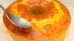 Bolo de Laranja com Casca Úmido com Iogurte e Raspas Um Aroma Cítrico que Encanta