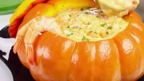 Camarão na Moranga Cremoso com Coentro e Pimenta Um Sabor Exótico que Fascina