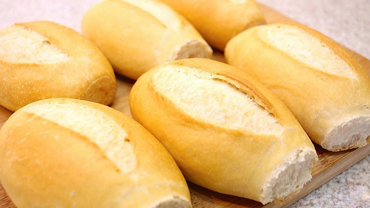 Pão Fácil Crocante com Ervas e Azeite Uma Simplicidade Macia que Acolhe